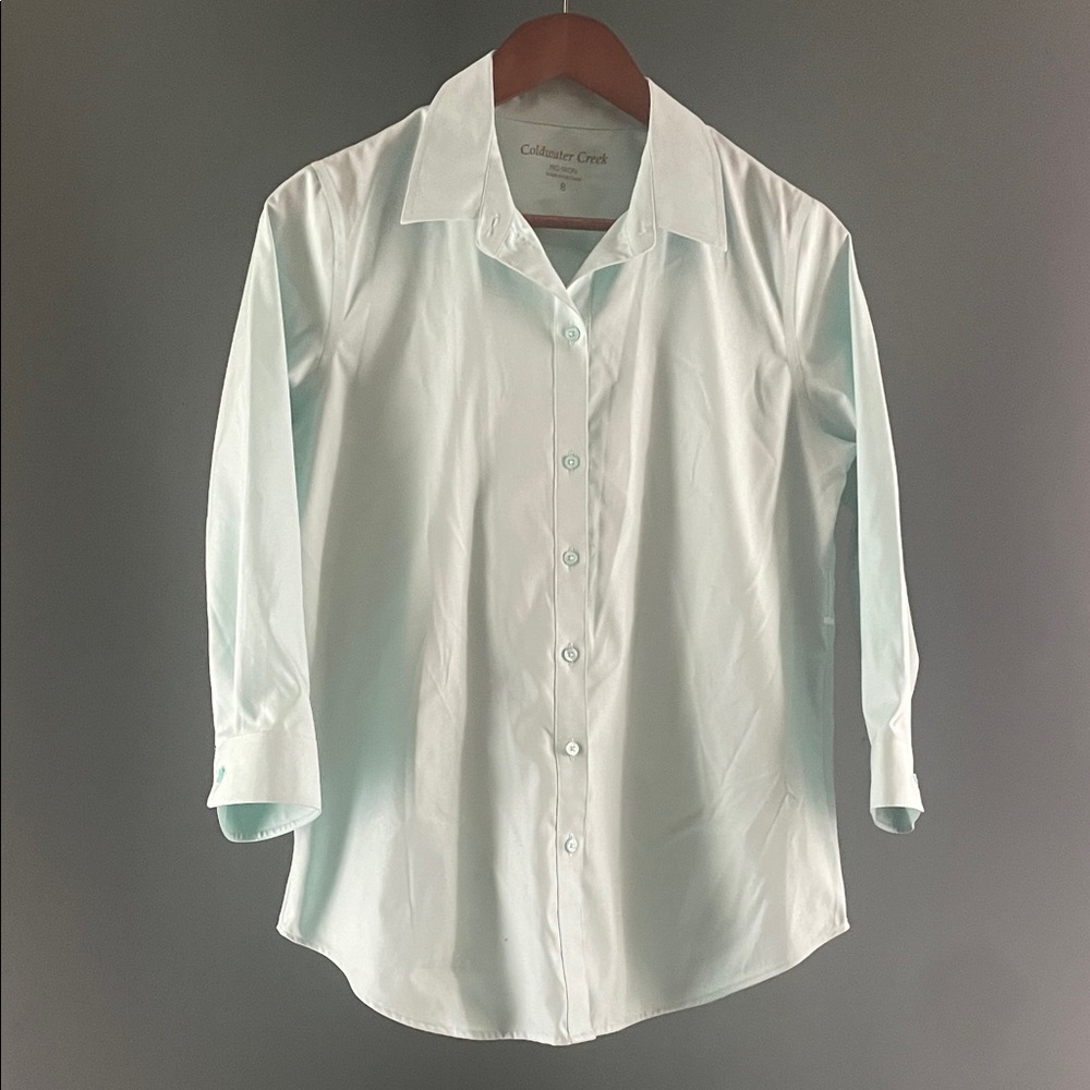 Coldwater Creek Light Blue Button-Up Shirt no iorn
Never worn ocean blue